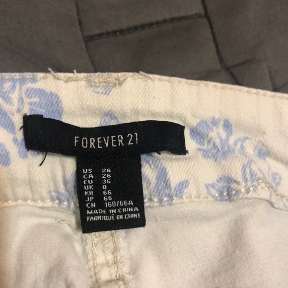 Forever 21 floral short shorts - Picture 3 of 3